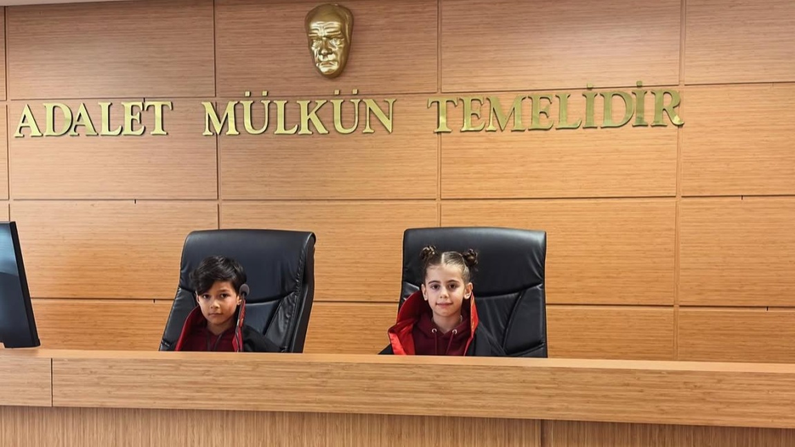 23 NİSAN ULUSAL EGEMENLİK VE ÇOCUK BAYRAMI KAPSAMINDA ÖĞRENCİLERİMİZ İNEBOLU CUMHURİYET BAŞSAVCILIK MAKAMINI ZİYARET ETTİ.